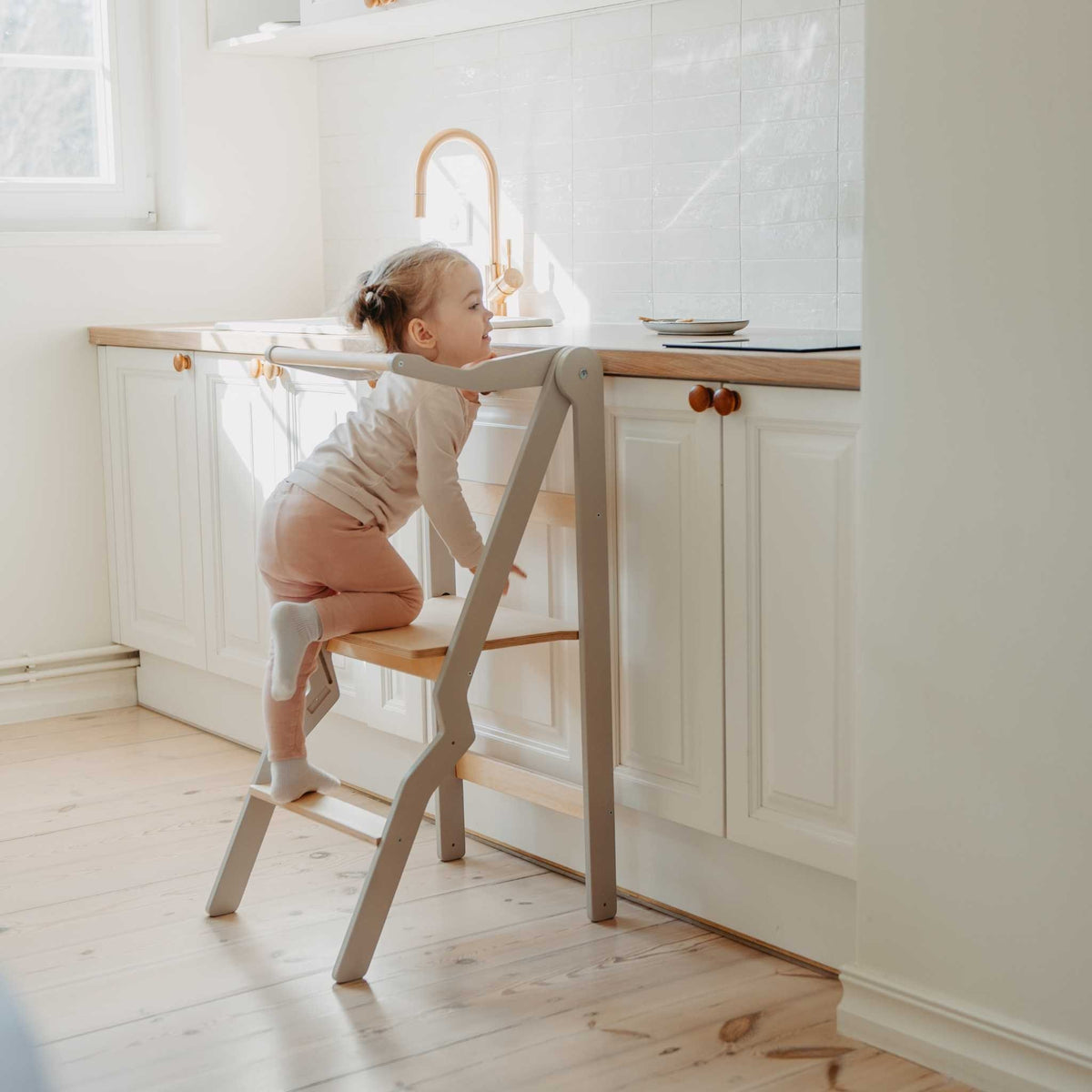 Foldable Kitchen Helper Tower – view 9